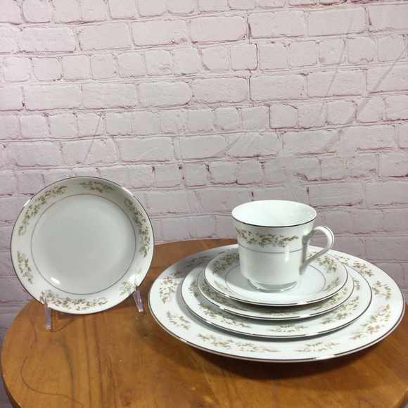 International Silver Company 326 Springtime - 6 Piece Place Setting - Picture 2 of 6